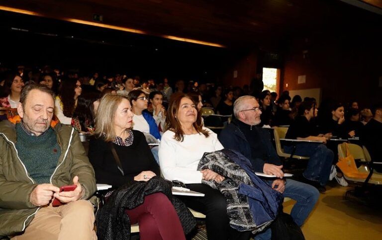 Ana Ortiz participa en los actos del Día de Rosalía de Castro en el IES Carlos Casares de Vigo