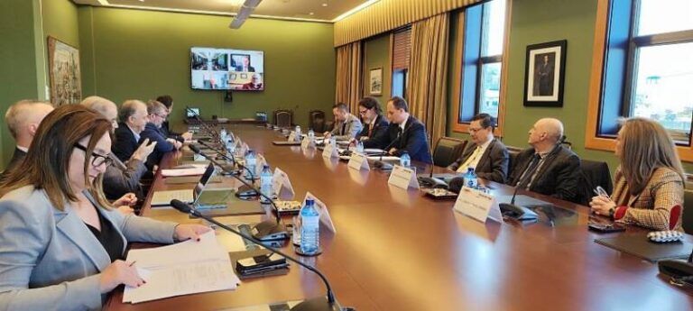 APV impulsa la primera autopista ferro portuaria del Atlántico
