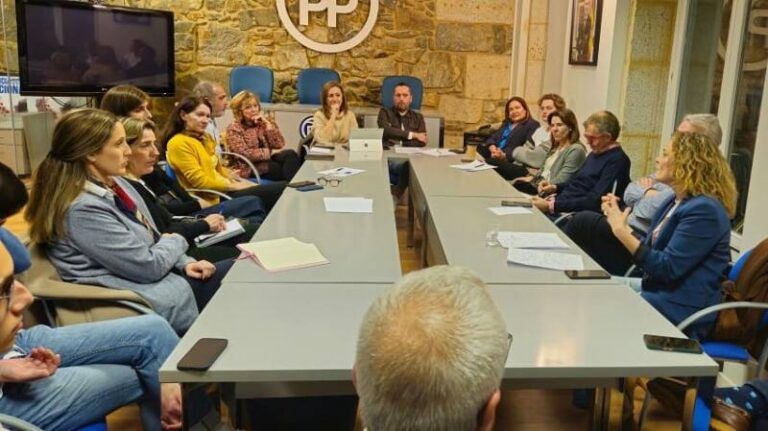 Luisa Sánchez empieza a moldear el nuevo PP de Vigo en la primera reunión de su comité ejecutivo