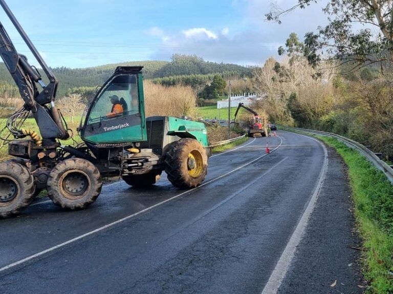 La Xunta refuerza la limpieza de carreteras en Pontevedra