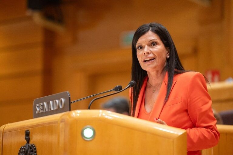 Cara a cara de Nidia Arévalo con el Ministro Óscar Puente sobre la gratuidad de la AP9 y contra la nueva A52