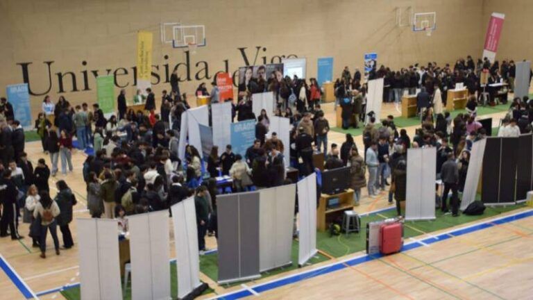 La UVigo presenta su oferta académica a más de 1.000 estudiantes de institutos de Vigo y su entorno