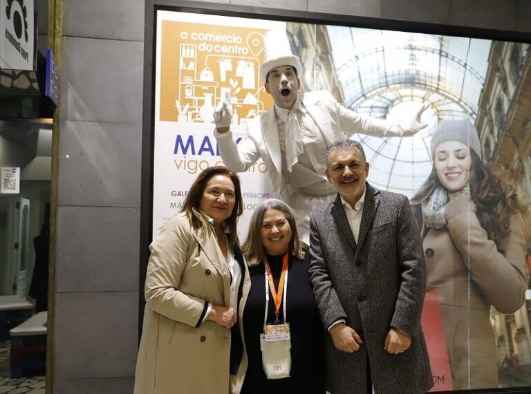 Ana Ortiz participa na inauguración do II Market Vigo Centro en apoio ao comercio local