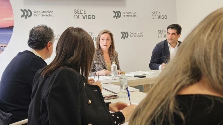 Luisa Sánchez preside na sede de Vigo a Mesa Local do Comercio da Deputación de Pontevedra