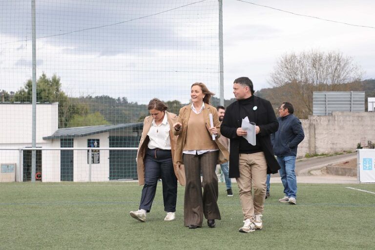 La Diputación destina 123.000 euros a mejorar el campo de fútbol de Candán en Soutomaior