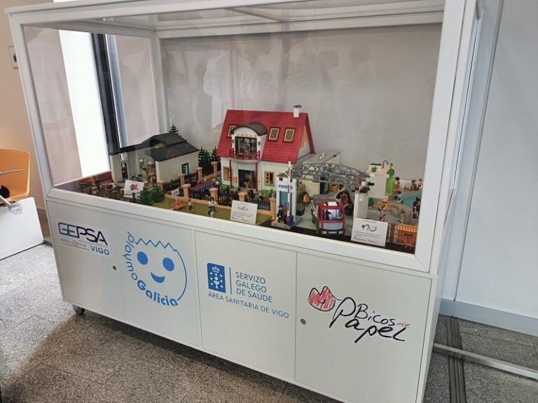 Una exposición de figuras Clicks amenizará las esperas en las consultas de Pediatría del Hospital Álvaro Cunqueiro