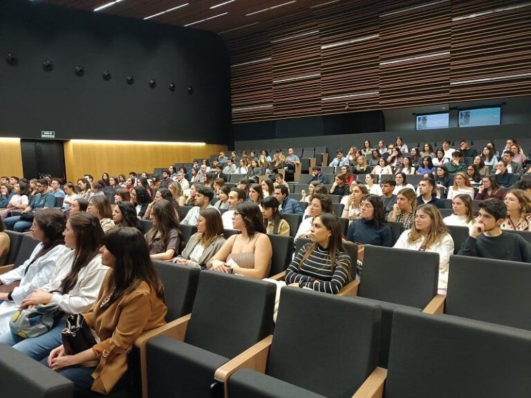 200 futuras e futuros residentes achegaronse ao Hospital Álvaro Cunqueiro á 7ª xornada de portas abertas