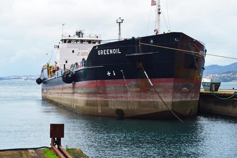 El astillero San Enrique de Vigo repara la petrolera Greenoil de Suardiaz