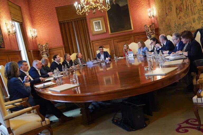Luis López salienta que o Plan +Provincia da Deputación mobiliza esta semana 1,8 millóns de euros para que 11 concellos impulsen investimentos e contraten persoal