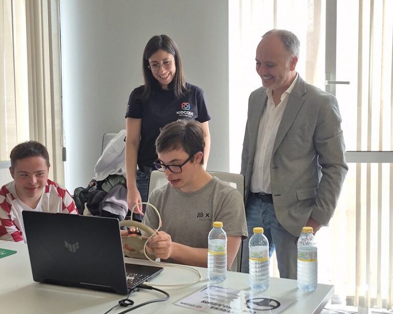 La HTA de Zona Franca acoge el primer Bootcamp Inclusivo de Tecnología para personas con discapacidad intelectual