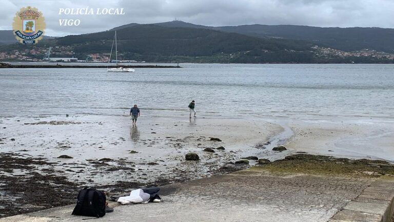 La Policía Local de Vigo intercepta a dos mariscadores furtivos reincidentes en la playa de Ríos de Fóra gracias a drones