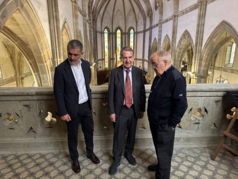 O alcalde visita as melloras de Santiago de Vigo e da Cruz do Nazareno de San Salvador de Teis