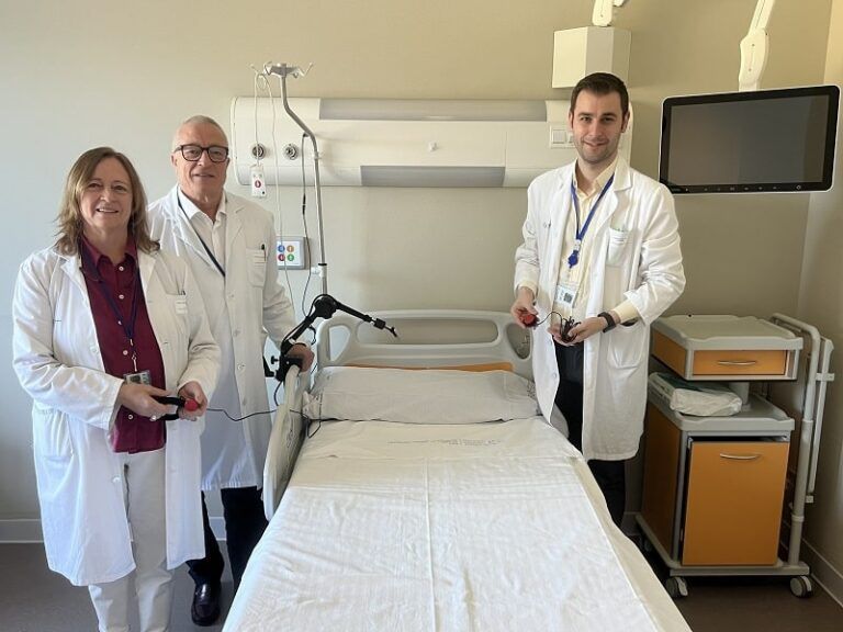 A Área Sanitaria de Vigo incorpora novos sistemas de aviso nas habitacións para pacientes con mobilidade moi reducida
