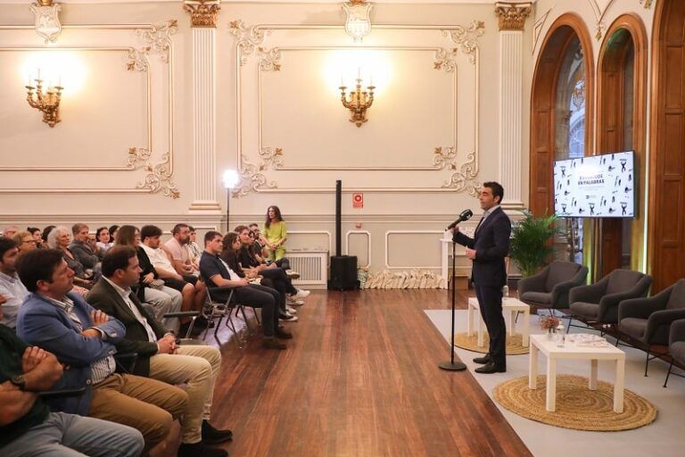 A Deputación presenta “Xuventude en Palabras”, o libro que recolle o talento literario da mocidade pontevedresa