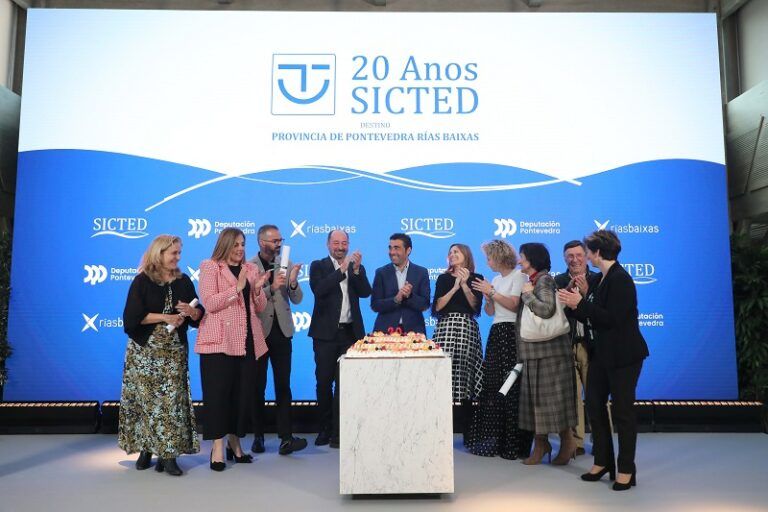 Luis López reivindica el interior de las Rías Baixas como destino turístico privilegiado en la gala provincial celebrada en Moraña