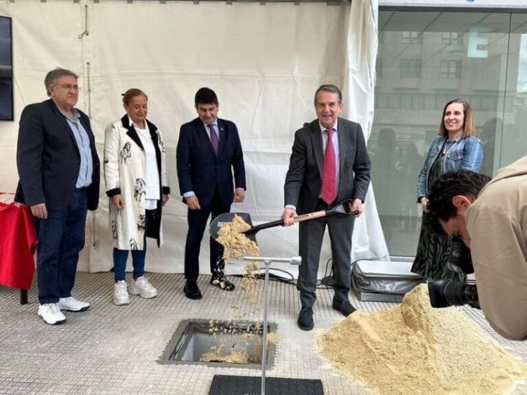 Abel Caballero coloca a primeira pedra da obra de humanización da Avenida de Madrid