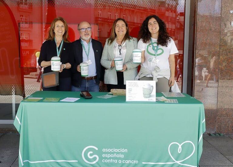 Ana Ortiz participa en Vigo en el Día de la Cuestación de la Asociación Española Contra el Cáncer