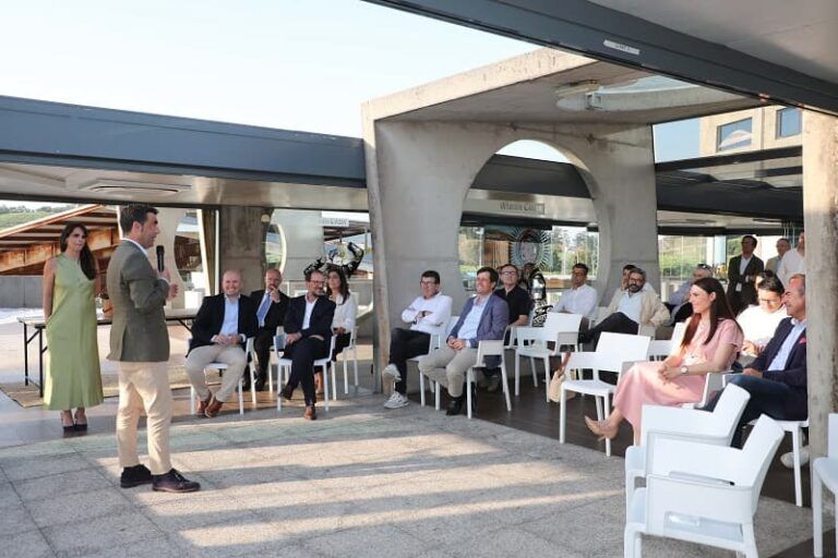 El enoturismo de las Rías Baixas, protagonista en un encuentro entre las diputaciones de Pontevedra y Huelva