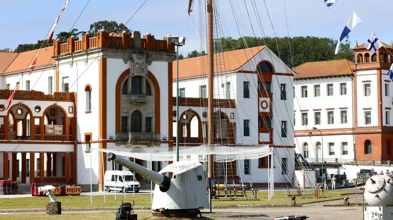 Felipe VI protagoniza una gran exposición sobre sus diez años de reinado en la Escuela Naval de Marín