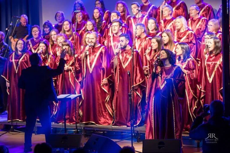 El Coro Góspel Vida convierte el Teatro Afundación de Vigo en un escenario solidario