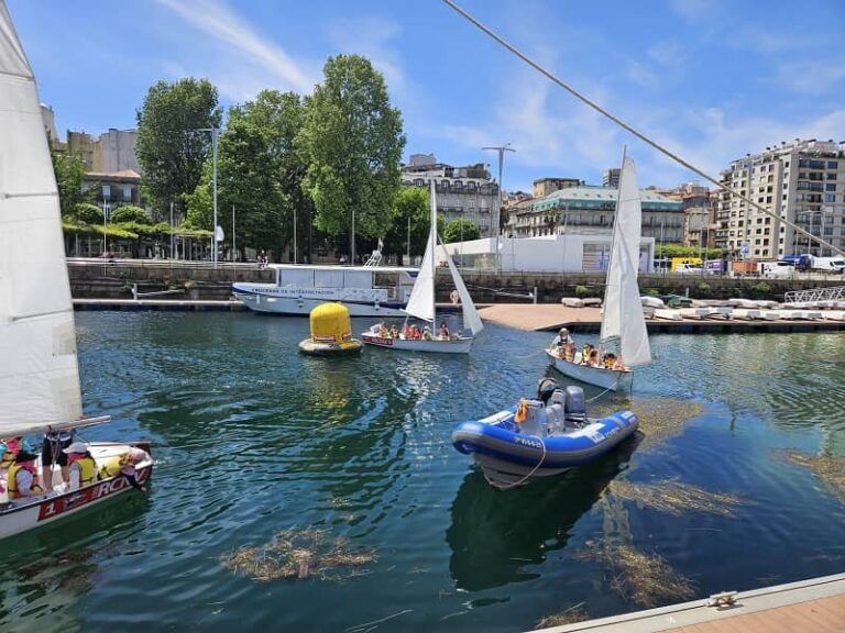 Más de 500 escolares de Vigo navegan hacia el conocimiento en el Festival Azul