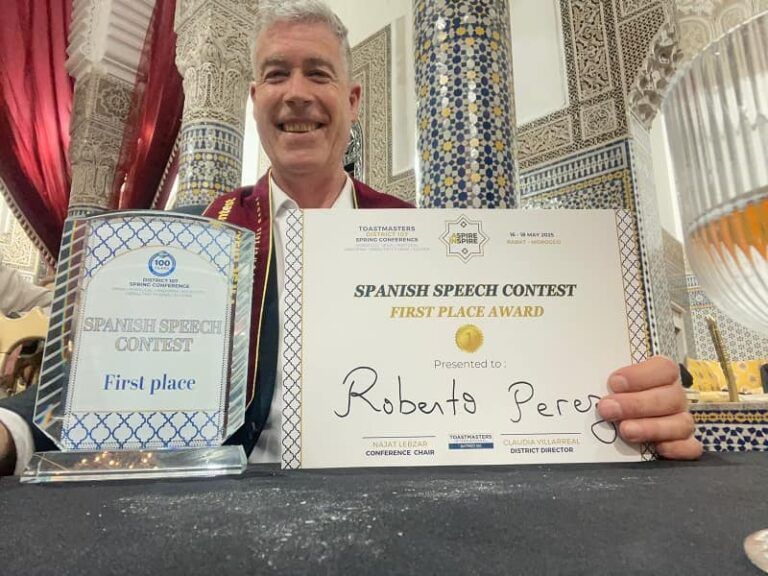 Un vigués conquista África con su palabra: oro internacional para Roberto Pérez Marijuán en Toastmasters
