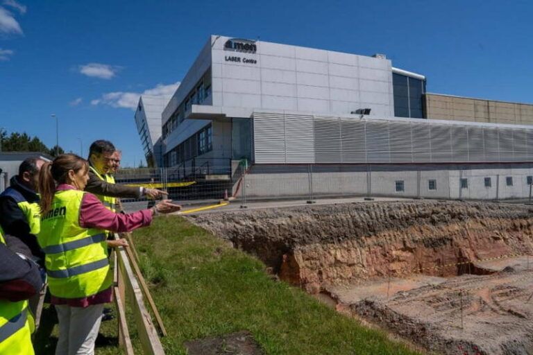 Román Rodríguez visita la obra de construcción del nuevo centro de fabricación inteligente de Aimen