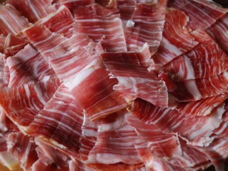 Detenido en Vigo por agredir a un vigilante tras robar ocho blísteres de jamón ibérico