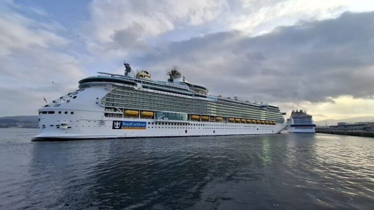El Puerto de Vigo recibe a cerca de 13.000 turistas a bordo del Independence of the Seas y el MSC Virtuosa