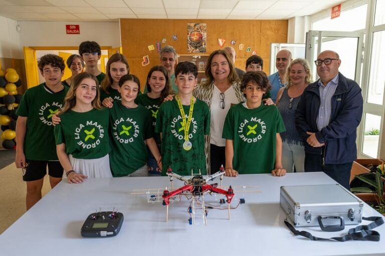 El IES Carlos Casares de Vigo vuelve a brillar en la Liga Maker Drone con un innovador sistema de transporte de medicinas