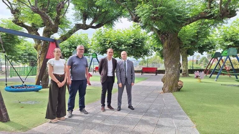 A Deputación investirá en Tui preto de 166.000 eurospara a renovación do parque infantil da alameda