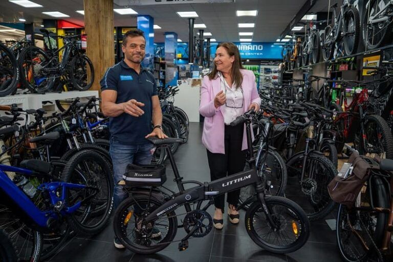 A golpe de pedal: Vigo lidera la movilidad sostenible con más de 1.300 ayudas concedidas por el programa EBici