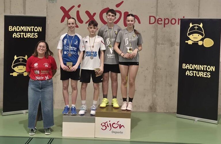 Ruiming Guo, del Club Escola Rosalía, brilla con dos subcampeonatos en el Autonómico Sub 15 de bádminton