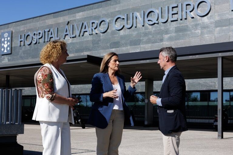 La Xunta refuerza la sanidad gallega con más de 260 profesionales para garantizar la cobertura durante el verano