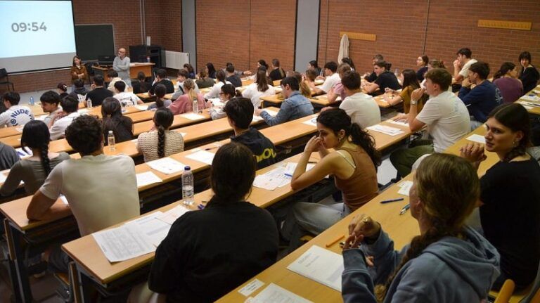 Máis de 5.300 estudantes estrean a nova PAU nos tres campus da UVigo
