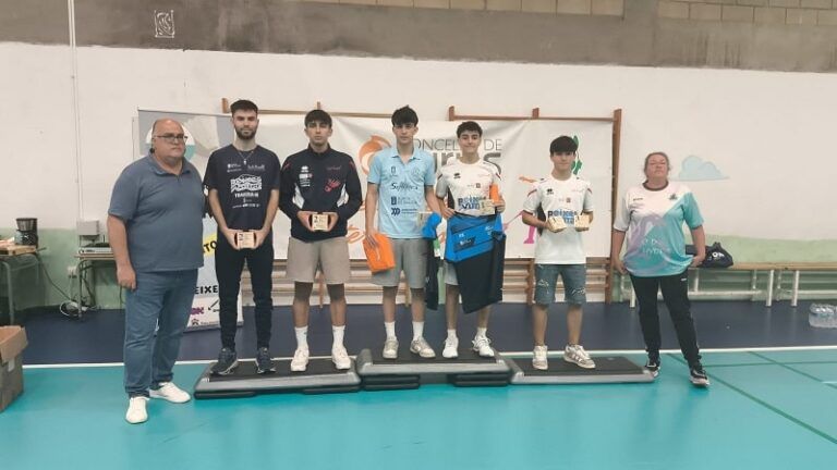 El Club Escola Rosalía domina el medallero del Campeonato Gallego Sub 23 de bádminton