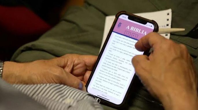 La Biblia en gallego da el salto al entorno digital