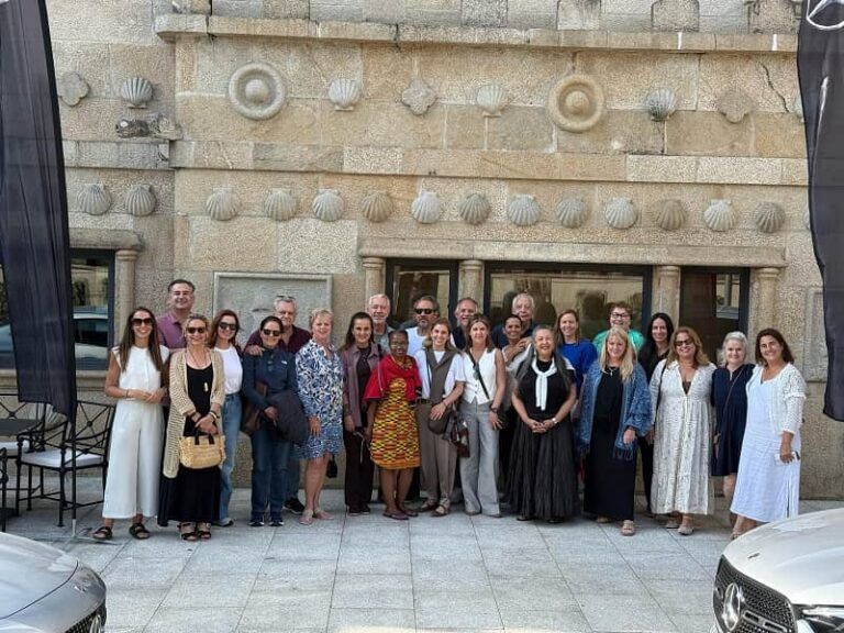 Veintiocho líderes empresariales recorren el Camino de Santiago para replantearse su futuro
