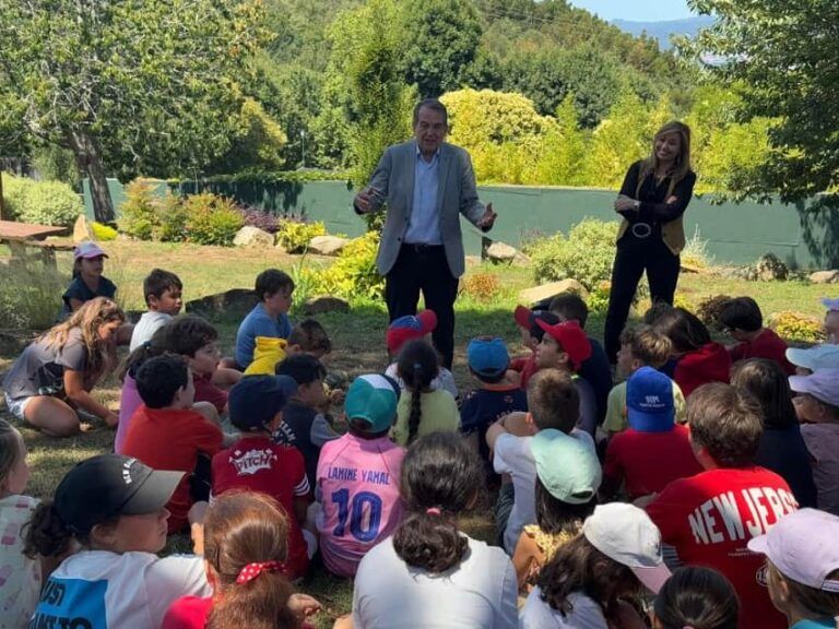 Caballero visita los campamentos municipales de Vigonature dentro del programa Verán Xove 2025