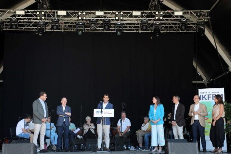 Luis López destaca o impulso do festival Ikfem como un motor para descentralizar a axenda musical, potenciar o turismo e afrontar o reto demográfico a través da cultura