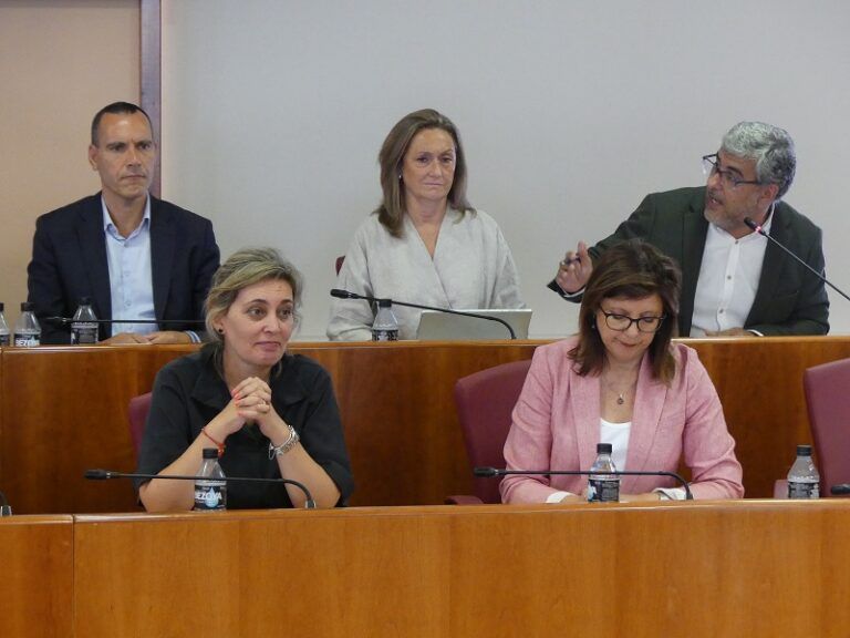 Caballero abandona el pleno y evita dar explicaciones sobre el “veto” a las atracciones de feria en Vigo