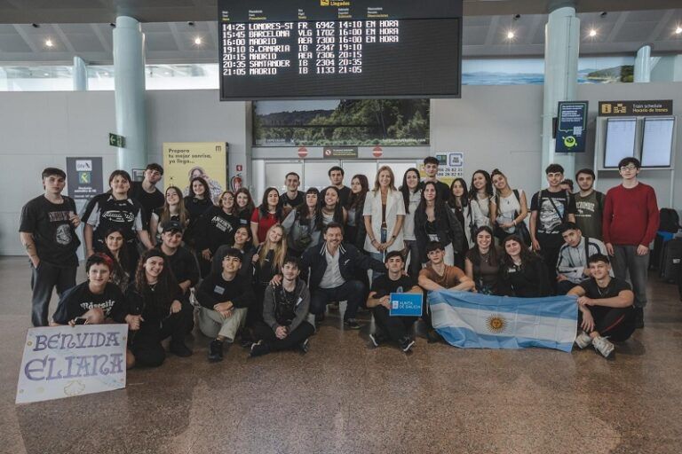 Cien jóvenes gallegos del exterior recorren el Camino de Santiago gracias al programa ‘Conecta con Galicia’