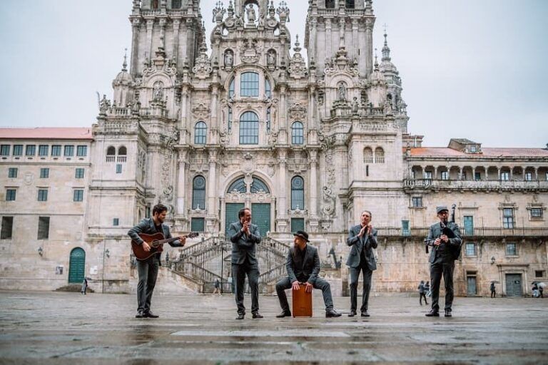 A Roda leva a música tradicional a Oia da man da Deputación