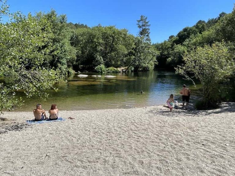 Foxaco ya es oficialmente zona de baño: Mondariz suma una nueva playa fluvial con control sanitario