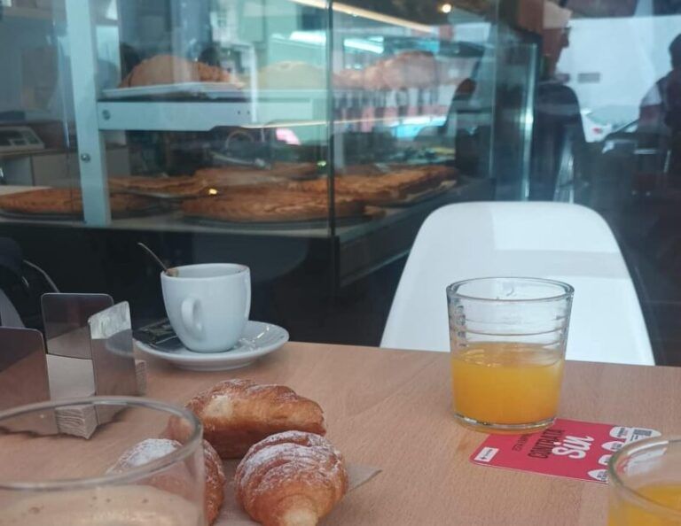 Una campaña de Cruz Roja y el comercio del Casco Vello de Vigo rompe estereotipos en el empleo