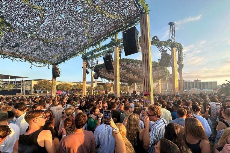 Vigo se rinde al ritmo del brunch electrónico: 11 horas de música con vistas a la Ría