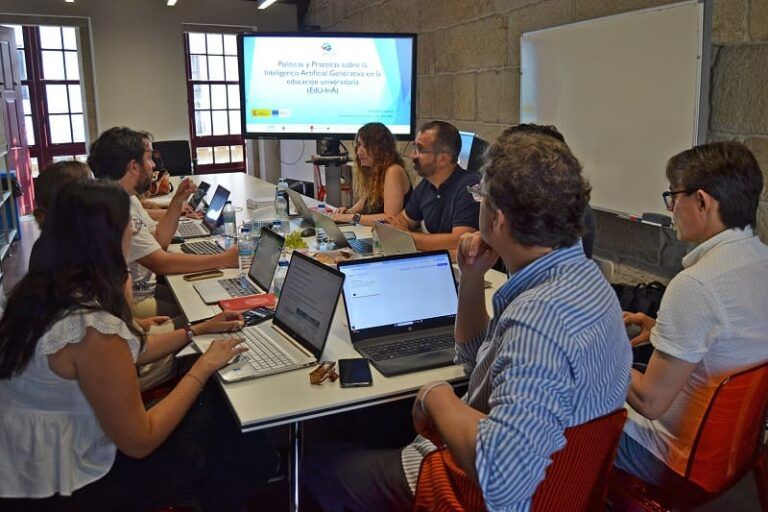 La Universidad de Vigo se suma al análisis del impacto de la inteligencia artificial generativa en la educación superior