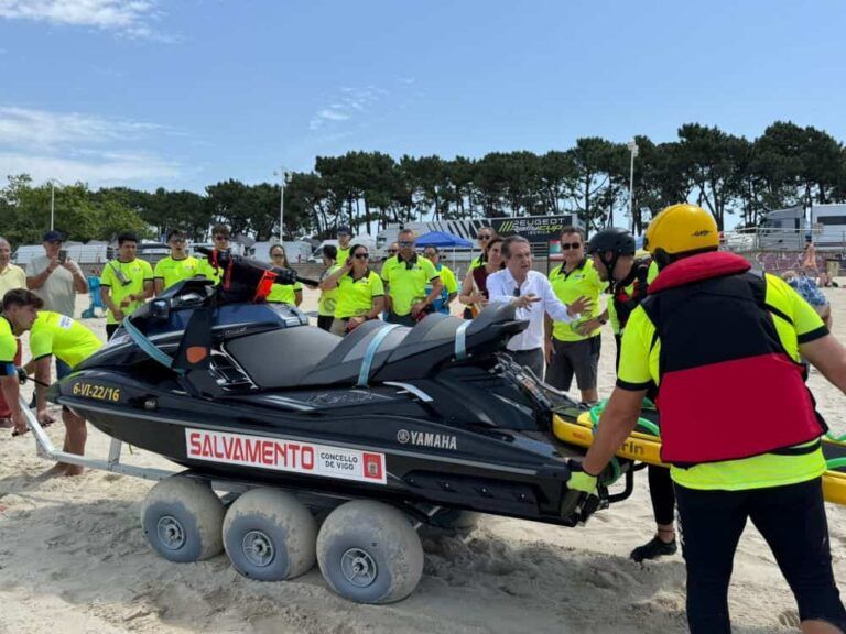 Presentado en Samil el nuevo servicio de rescate acuático que refuerza la seguridad en las playas de Vigo