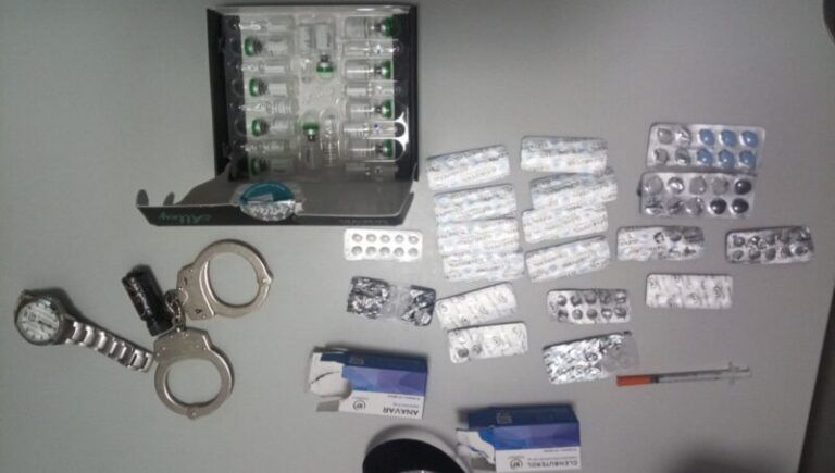 Detenido en Vigo con un arsenal de anabolizantes y 3.800 euros ocultos en el coche