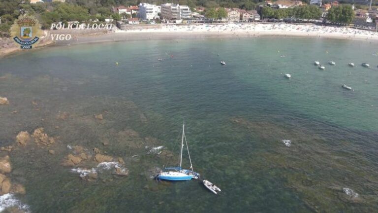 Rescatado un velero a la deriva entre Toralla y Canido sin ocupantes a bordo